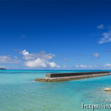 島尻漁港から見える大神島
