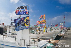 青空に映える大漁旗-伊良部島海神祭