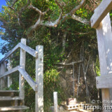 遠見台下の巨岩・トゥンバラ-大神島