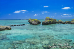 半円形に並ぶ奇岩「カミカキス」-大神島