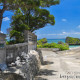 小中学校跡の塀に並べられた貝殻-大神島