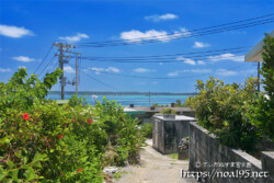 海が見える集落内の道-大神島