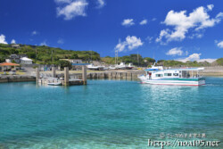 漁港に到着する「ウカンかりゆす」-大神島