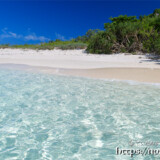 来間島猫の舌ビーチの青い海
