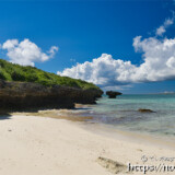 干潮時に現れる小さな浜-来間島猫の舌ビーチ