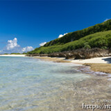 干潮時に現れる小さな浜-来間島猫の舌ビーチ