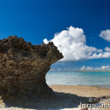 干潮時に現れる奇岩-来間島猫の舌ビーチ