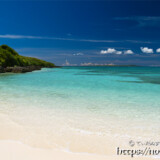 来間島猫の舌ビーチの青い海