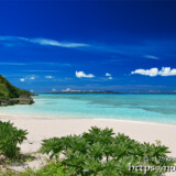 モンパと青い海-来間島猫の舌ビーチ