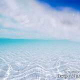 輝く波紋と青空-来間島猫の舌ビーチ