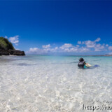 輝く波紋と青空-来間島猫の舌ビーチ