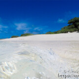 打ち寄せる波-来間島猫の舌ビーチ