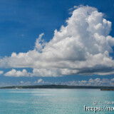 海上に浮かぶ入道雲