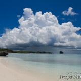 ビーチの入道雲