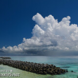 海上に浮かぶ入道雲