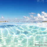 透き通った海面から見える波紋-シギラビーチ