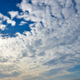 空を彩るひつじ雲