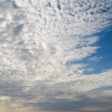 青空に広がるひつじ雲