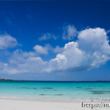 青い海に浮かぶ雲-曲元の浜