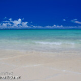 打ち寄せる青い波-曲元の浜