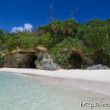 ビーチの洞窟-曲元の浜