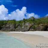 洞窟のあるビーチ-曲元の浜