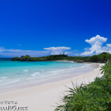 真夏の入道雲とビーチ-曲元の浜