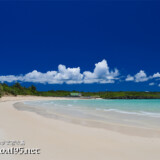 真夏の青空とビーチ-曲元の浜