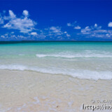 打ち寄せる青い波-曲元の浜