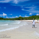 ビーチに打ち寄せる波-曲元の浜