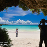 洞窟から見るビーチ-曲元の浜