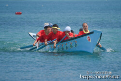 青い海を走るサバニ-狩俣海神祭