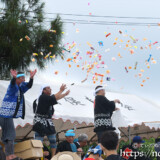 お菓子ばら撒き-狩俣海人祭
