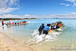 浜から全力で押し出すスタート風景-狩俣海神祭