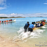 浜から全力で押し出すスタート風景-狩俣海神祭