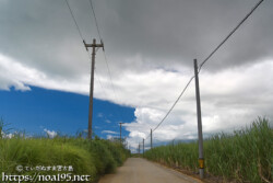 かたぶり-青空を覆う入道雲