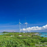 西平安名崎の風車と青い海