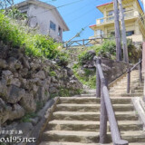 古い石垣が残る路地-佐良浜集落