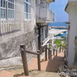 高台から見る海と路地-佐良浜集落