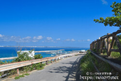 海を見晴らす道-佐良浜漁港