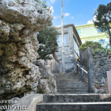 古い石垣が残る路地-佐良浜集落
