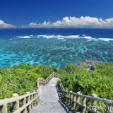 珊瑚礁の海へのびる階段-インギャーマリンガーデン