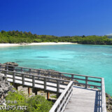 遊歩道から見る青い海-狩俣・八光湾