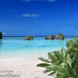 津波石の点在するビーチ-東平安名ビーチ