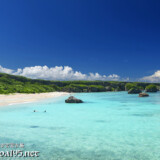 津波石の点在するビーチ-東平安名ビーチ