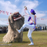 踊る獅子使いと暴れる獅子-久松獅子舞