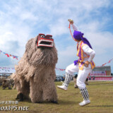 踊る獅子使いと暴れる獅子-久松獅子舞