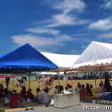 久松漁港に集う人々-久松海神祭