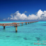 青い海にのびる進入灯-下地島17END