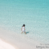 波打ち際で遊ぶ子供-下地島17END